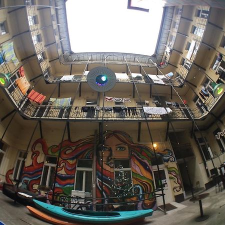 Dbc Hostel Budapest Esterno foto