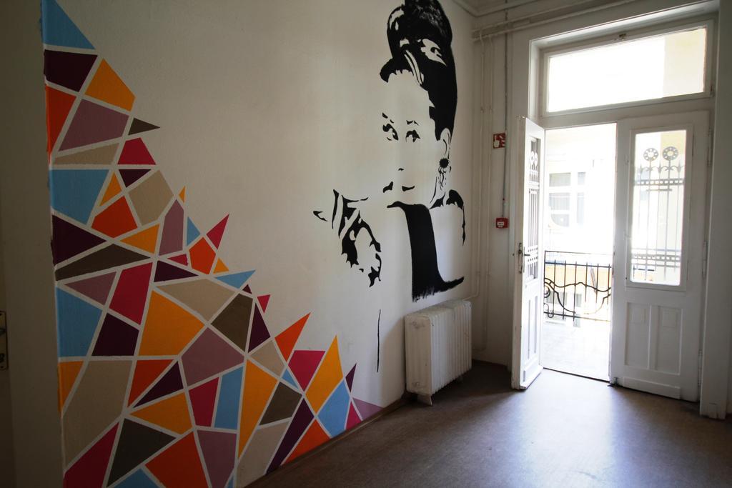 Dbc Hostel Budapest Esterno foto