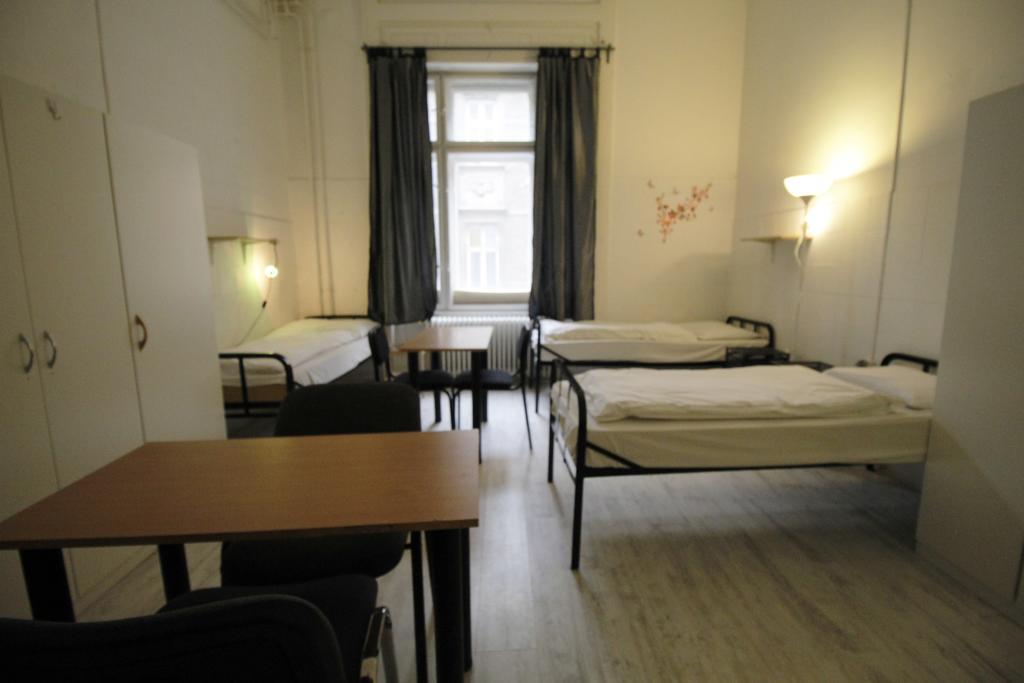Dbc Hostel Budapest Esterno foto