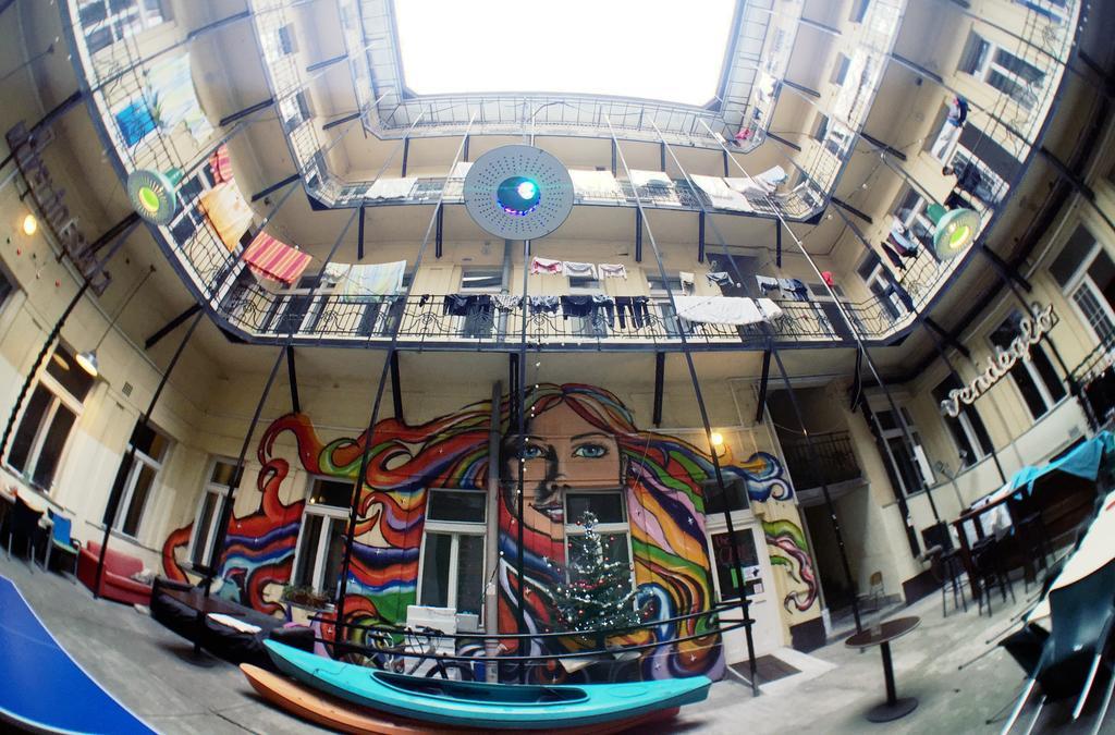 Dbc Hostel Budapest Esterno foto