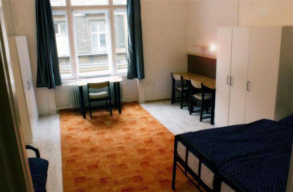 Dbc Hostel Budapest Esterno foto